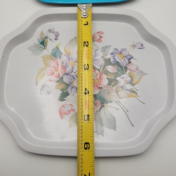 Set of 2 Vintage Floral Metal Trays – Butterfly & Spring Flower Motifs Cottage - Picture 6 of 7